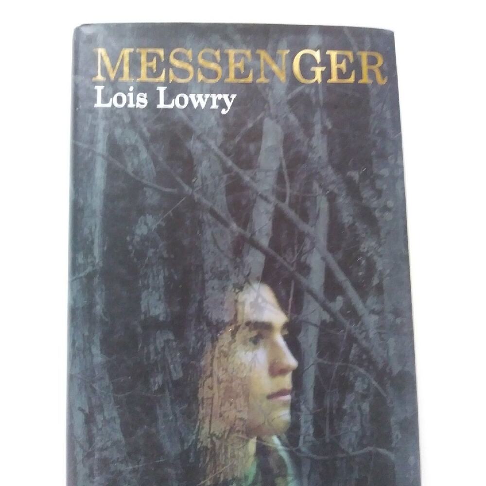 Book Messenger by Lois Lowry Hardcover good condition